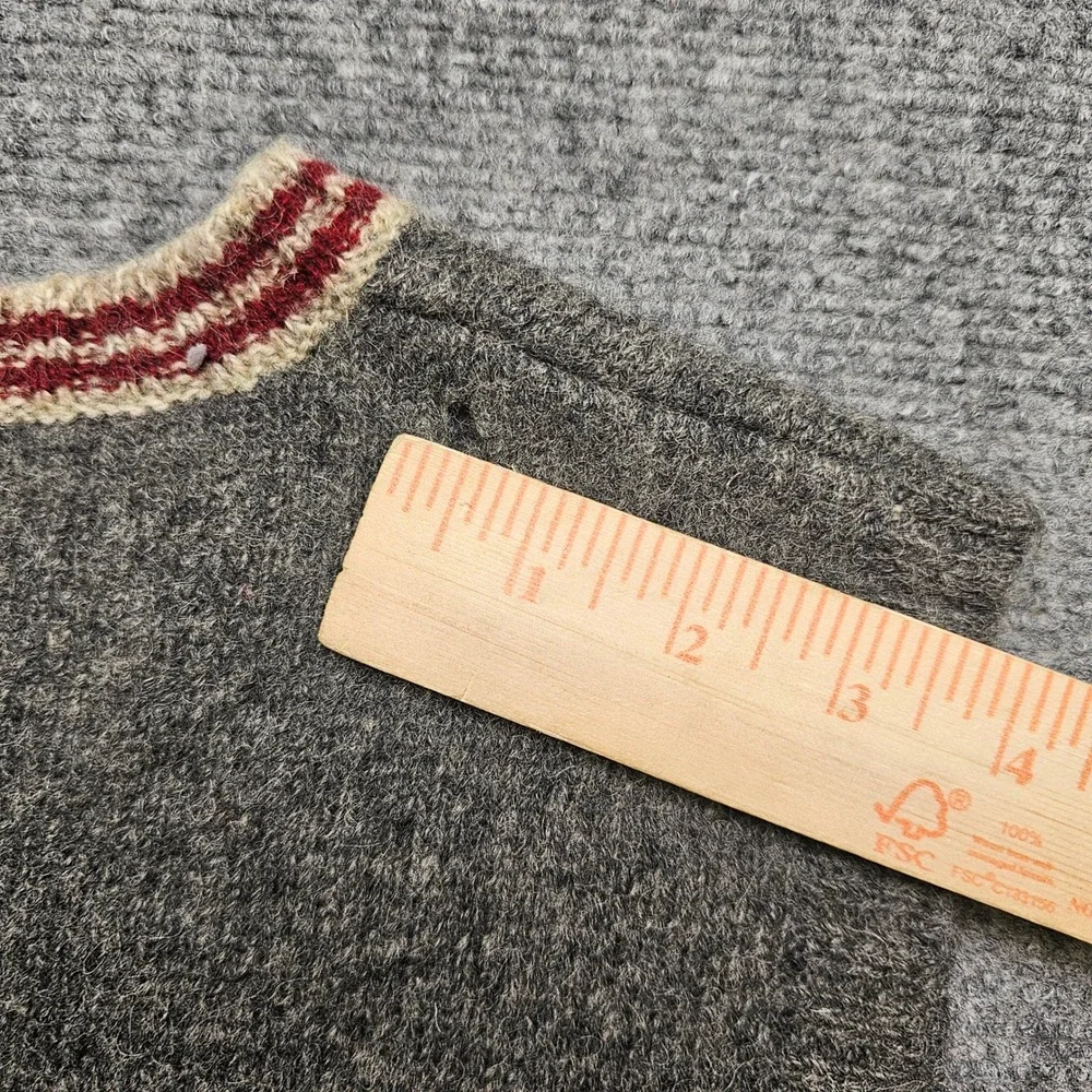 J.Crew Mens Small 100% Shetland Wool V-Neck Sweater Vest Grey Red Stripe Trim